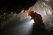 Krasová území Libereckého kraje reprezentují nálezy z Nedobytné jeskyně. Na ilustračním snímku Rokytnická jeskyně (Krkonoše). Foto M. Hájek